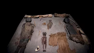 شاهد وجوه 4 مومياوات بعد قرون من الدفن وإزالة أقنعة الموت.. صور