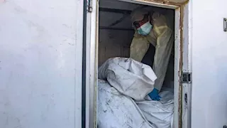 جثث مشوهة و"آثار تعذيب".. كيف يتعرف فلسطينيون على ذويهم في قطاع غزة؟