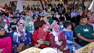 بالصور- محافظ سوهاج يُكرّم 400 من الكوادر الطبية والإدارية تقديرًا لعطائهم