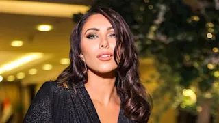 دانييلا رحمة تتألق بالنيلي الساحر في حفل Piaget بأبوظبي.. كيف نسقت اللوك؟