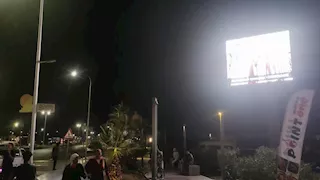 شاشات عملاقة في ميادين شرم الشيخ لنقل حفل افتتاح المتحف الكبير (صور)