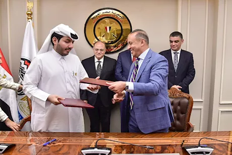 هيئة الدواء: توطين صناعة المستلزمات الطبية بين "القابضة للأدوية" و"دوا" الأمريكية