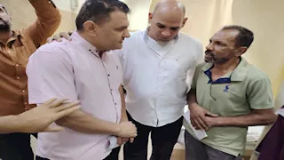 علاج فوري وفرصة عمل لوالدها.. محافظ سوهاج يستجيب لاستغاثة الطفلة شهد