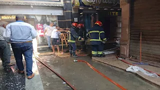 بالصور- إصابة شخصين في حريق محل أقمشة بزنقة الستات بالإسكندرية