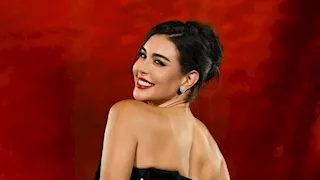 مي عز الدين تدعم ياسمين صبري في أحدث ظهور لها بباريس: "قمر وهتفضلي قمر"