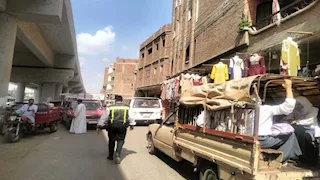 بالضرب ومحاولة دهس.. سائق يعتدي على مسؤول مواقف بكفر شكر