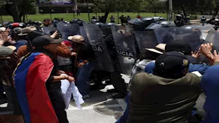 وفاة لاعب برشلونة الإكوادور في هجوم مسلح