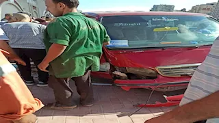 إصابة 8 مواطنين إثر تصادم ميكروباص برصيف كورنيش الإسكندرية