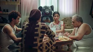 مفاوضات لحل أزمة عرض "اختيار مريم" والمخرج يؤكد استمرار إضرابه عن الطعام 