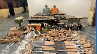 1200 قطعة سلاح.. الشرطة تداهم ورشة الموت في إمبابة