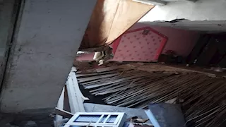 انهيار منزل من 3 طوابق في أبنوب