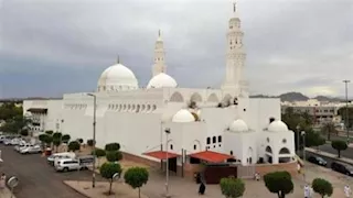 توجيه ملكي بشأن "مسجد القبلتين" في المدينة المنورة.. ما القصة؟ 