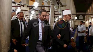 المفتي يصل الجامع الأزهر لأداء صلاة الجنازة على د. أحمد عمر هاشم - صور