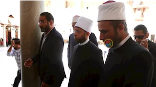 وزير الأوقاف يصل الجامع الأزهر لأداء صلاة الجنازة على د. أحمد عمر هاشم - صورة