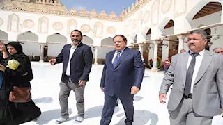 محمد أبو العينين وسحر نصر يصلان "الأزهر" لأداء صلاة الجنازة على د. أحمد عمر هاشم