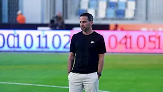 "بطاقة وتدخل للأمن".. فيريرا يشتبك لفظيًا  مع حكم مباراة الزمالك والبنك الأهلي