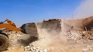 بالصور- إزالة 68 حالة تعد على أملاك الدولة بأسوان 