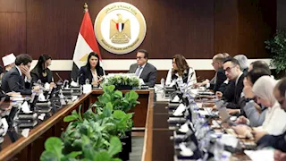 وزير الصحة يترأس اجتماع المجموعة الوزارية للتنمية البشرية.. ويهنئ "العناني"