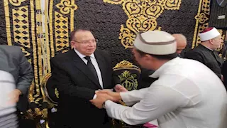 بالصور.. نقيب الأشراف يتلقى العزاء في د. أحمد عمر هاشم بمسقط رأسه بالشرقية 