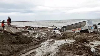 مقتل نحو 15 شخصا إثر انهيار أرضي دفن حافلة شمال الهند