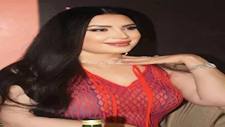 بفستان كت.. عبير صبري تتألق في افتتاح مهرجان الجونة 