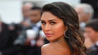 إنجي كيوان بإطلالة جريئة.. كيف نسقت اللوك؟