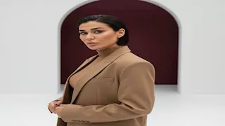 نادين الراسي بفستان جريء.. لماذا اختارت قماش المخمل؟ 