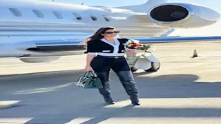 "بوكيه ورد وطائرة".. أحدث ظهور لـ ياسمين صبري والجمهور يعلق (صور)