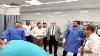 صرف إعانات عاجلة لمصابي وضحايا حادث الطريق الصحراوي بالأقصر (صور)