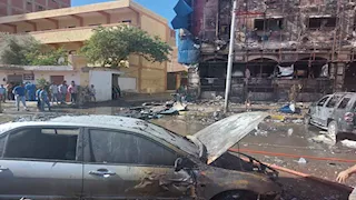 احتراق 3 سيارات وإخلاء المرضى.. إخماد حريق مستشفى راقودة بالإسكندرية - فيديو وصور