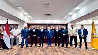 جلسة ودية بين محافظ الإسماعيلية وأعضاء لجنة الإنقاذ النادي .. ما القصة؟