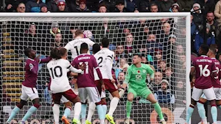 أرسنال يعزز صدارته بالفوز على بيرنلي في الدوري الإنجليزي