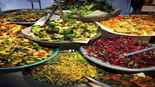 "مفيش لحمة".. بوفيه زفاف من خضار وفاكهة يثير الجدل