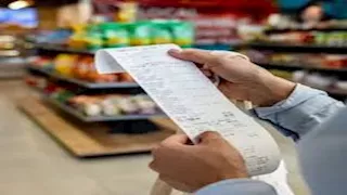 بسبب الغلاء وتدهور الليرة.. أتراك يلجأون لشراء سلعهم اليومية من اليونان