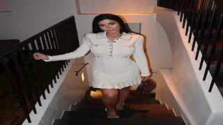 "جاذبية اللون الأبيض".. كارولين عزمي بفستان قصير جذاب