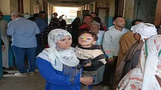 أطفال المنيا يرافقون ذويهم داخل لجان انتخابات النواب 2025 (صور)