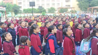 مدير تعليم الجيزة يتفقد مدارس العمرانية ويشيد بارتفاع نسب الحضور