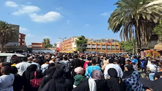 الصور الأولى من جنازة المطرب إسماعيل الليثي