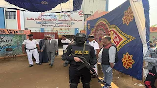 مدير أمن أسيوط يتفقد التمركزات الأمنية بمحيط اللجان الانتخابية -صور