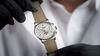 "أغلى من الذهب".. ساعة تباع بـ أكثر من 17 مليون دولار في 10 دقائق