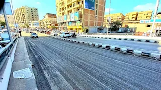 بعد تعدد الشكاوى.. بدء صيانة شارع عبد السلام عارف وكوبري المرور بالمنصورة