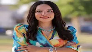 إنجي علاء بفستان قصير وجريء.. كيف نسقت إطلالتها؟