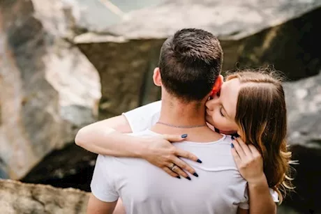 بالصور- 8 أماكن تشعل الرغبة الجنسية عند الرجل