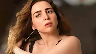 في عقد قرانها.. مي عز الدين بـ "لوك" يجمع بين الرقي والأناقة 