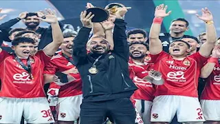 8 صور لمحمد مجدي قفشة احتفالًا بكأس السوبر المصري