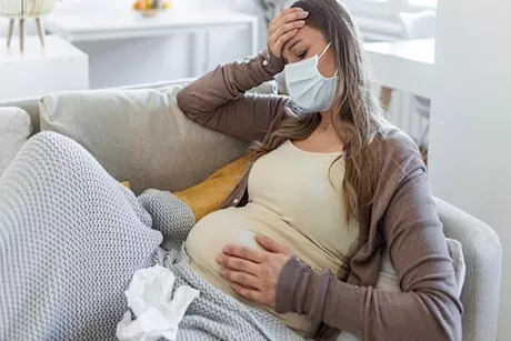 من البيئة المحيطة.. 7 مخاطر على حملك تجنبيها 