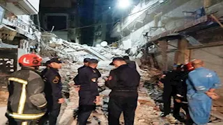 أصدقاؤه لاحظوا غيابه.. انتشال جثة شاب من عقار حي الجمرك بالإسكندرية (صور)