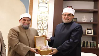 مفتي الجمهورية يستقبل وفدًا من قيادات المنظمة العالمية لخريجي الأزهر بتايلاند