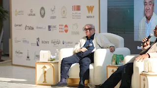 حسين فهمي: محمد عبدالعزيز زميل تختة واحدة وتكريمه واجب علينا وجاء متأخرا 