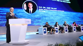 وزير الاتصالات: مشروعات لاستخدام الذكاء الاصطناعي في الكشف المبكر عن عدد من الأمراض